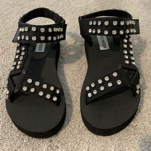 Henley-R Black Steve Madden Teva Sandals